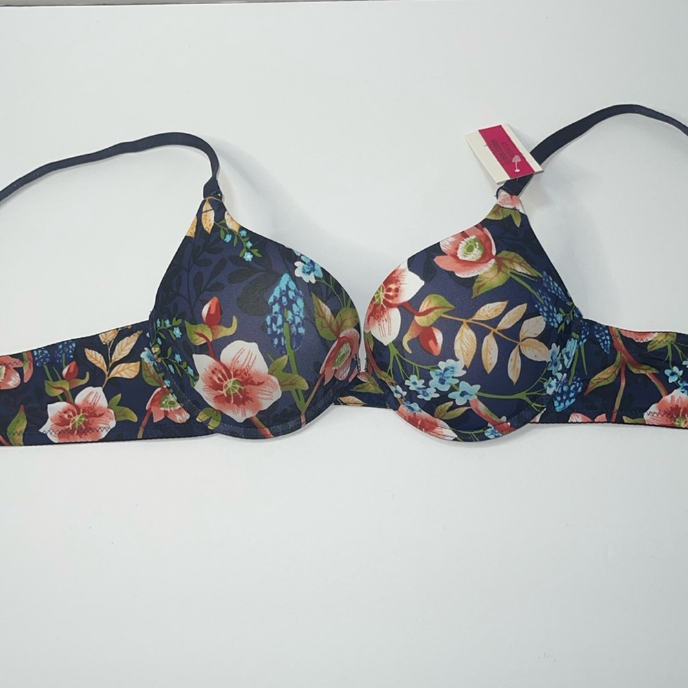 Super Push Up Extreme Padded Maximum Lift Add 2 Cup Size Bombshell Bra.